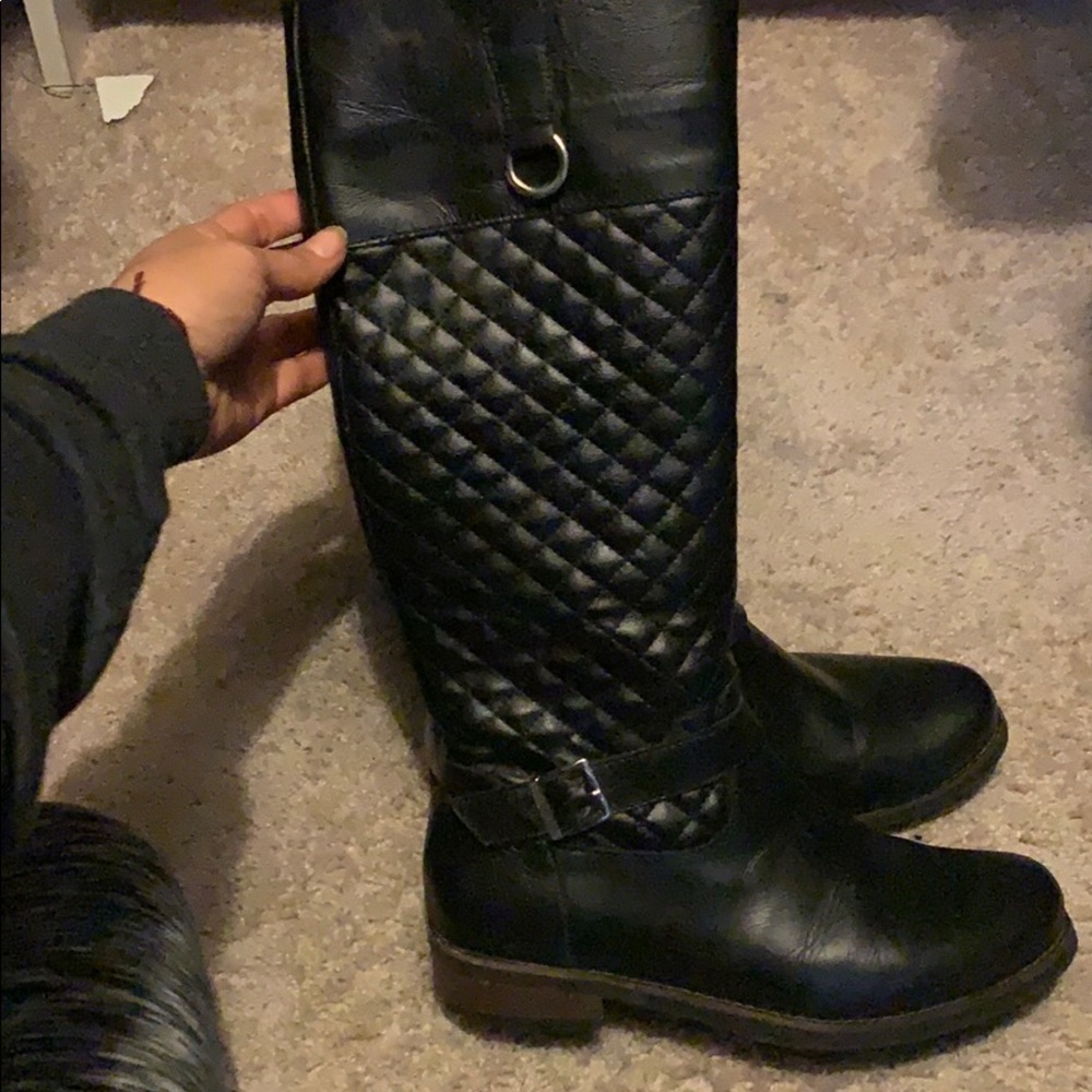 Black knee boots